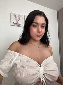 Snapshot of SophiaLaurens chatting on November 6, 5:06 pm SophiaLaurens online show from November 6, 5:06 pm