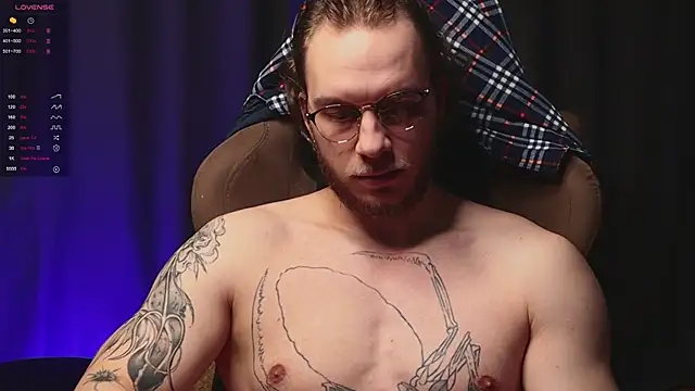 Snapshot of pleasure8869 chatting on October 4, 4:25 am pleasure8869 online show from October 4, 4:25 am