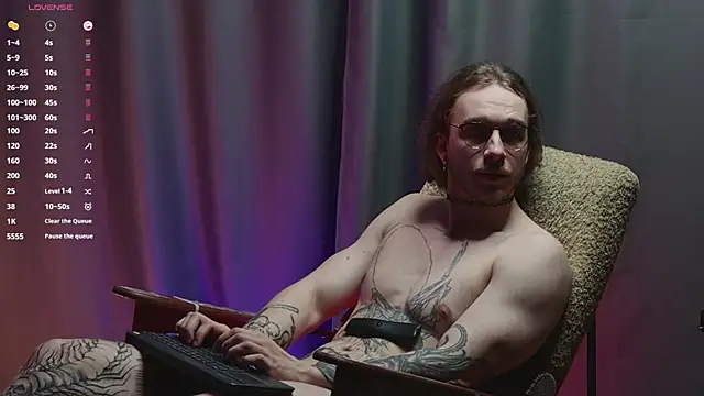 Snapshot of pleasure8869 chatting on March 16, 10:44 am pleasure8869 online show from March 16, 10:44 am