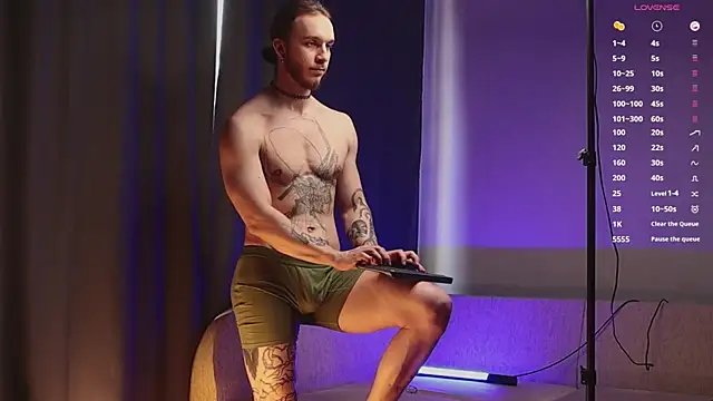 Snapshot of pleasure8869 chatting on March 11, 7:24 am pleasure8869 online show from March 11, 7:24 am