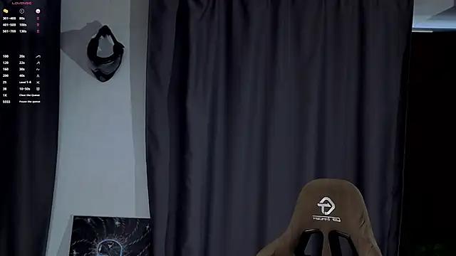 Snapshot of pleasure8869 chatting on October 28, 8:13 am pleasure8869 online show from October 28, 8:13 am