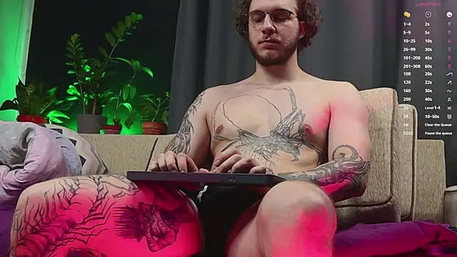 Snapshot of pleasure8869 chatting on September 17, 6:15 am pleasure8869 online show from September 17, 6:15 am