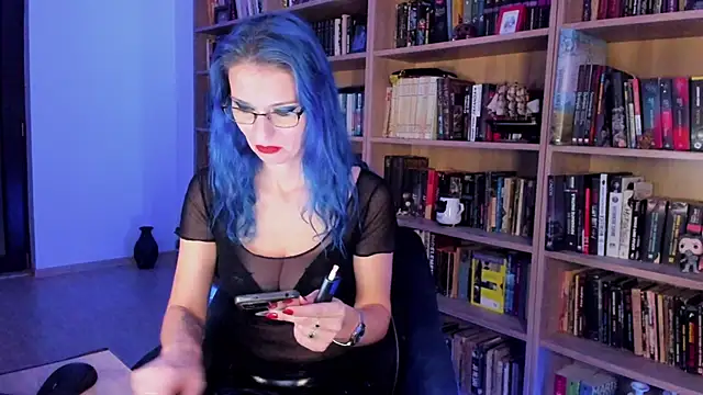 Queen of Hearts1 online show from November 30, 9:04 pm