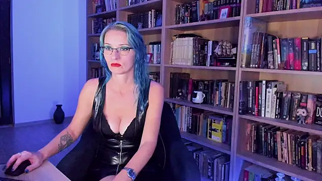 Queen of Hearts1 online show from November 6, 8:46 pm