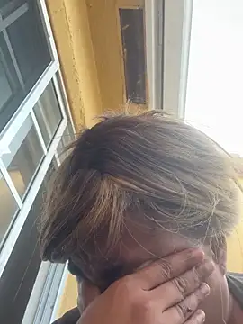 JCCaramelbarbie1 online show from December 18, 2:54 pm