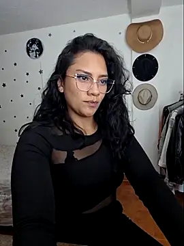 Snapshot of Thaliacooper_ chatting on October 19, 1:52 am Thaliacooper online show from October 19, 1:52 am