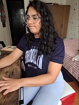 Snapshot of Thaliacooper_ chatting on November 24, 5:46 pm Thaliacooper online show from November 24, 5:46 pm