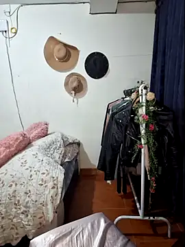 Snapshot of Thaliacooper_ chatting on January 25, 11:22 pm Thaliacooper online show from January 25, 11:22 pm