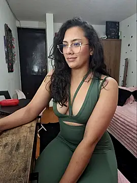 Thaliacooper  online show from March 14, 4:40 am