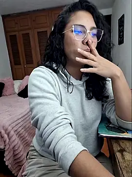 Snapshot of Thaliacooper_ chatting on September 15, 12:22 am Thaliacooper online show from September 15, 12:22 am
