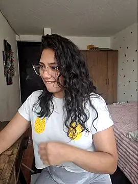 Snapshot of Thaliacooper_ chatting on December 4, 7:02 pm Thaliacooper online show from December 4, 7:02 pm