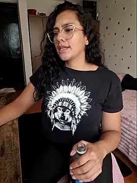 Thaliacooper  online show from February 6, 5:20 pm