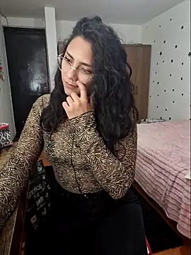 Snapshot of Thaliacooper_ chatting on December 13, 11:33 pm Thaliacooper online show from December 13, 11:33 pm