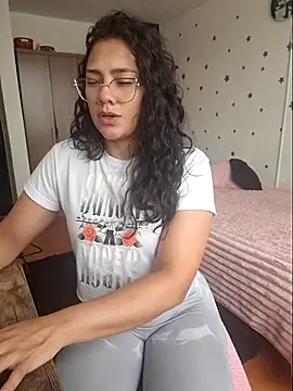 Thaliacooper  online show from February 13, 5:02 pm