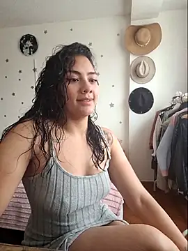 Snapshot of Thaliacooper_ chatting on December 17, 6:13 pm Thaliacooper online show from December 17, 6:13 pm