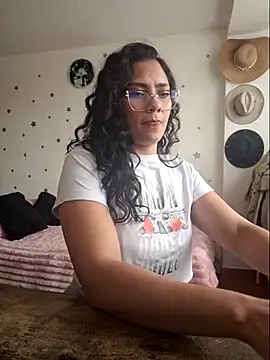 Thaliacooper  online show from February 18, 5:09 pm