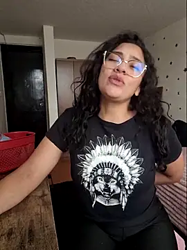 Thaliacooper  online show from February 17, 4:15 pm