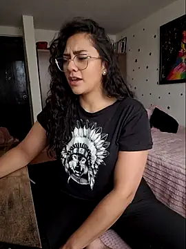 Thaliacooper  online show from May 28, 4:35 pm
