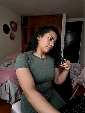 Snapshot of Thaliacooper_ chatting on March 8, 9:29 pm Thaliacooper online show from March 8, 9:29 pm