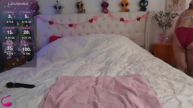 Snapshot of VegasDani chatting on February 24, 12:41 am VegasDani online show from February 24, 12:41 am