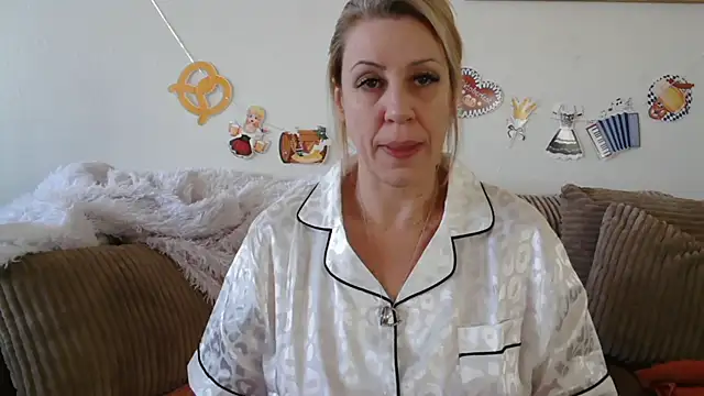 Snapshot of VegasDani chatting on September 26, 7:10 pm VegasDani online show from September 26, 7:10 pm