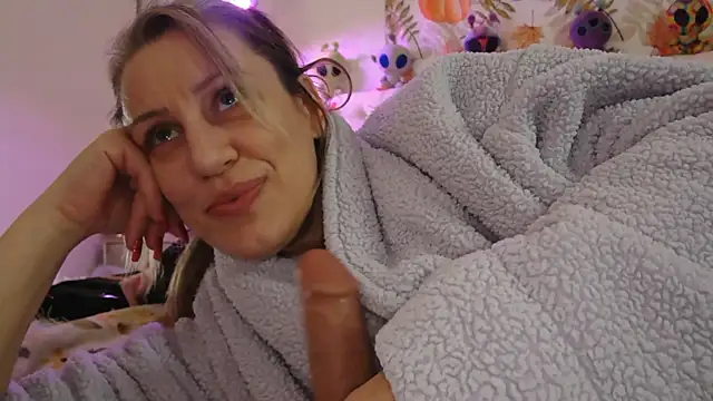 Snapshot of VegasDani chatting on November 8, 7:01 am VegasDani online show from November 8, 7:01 am