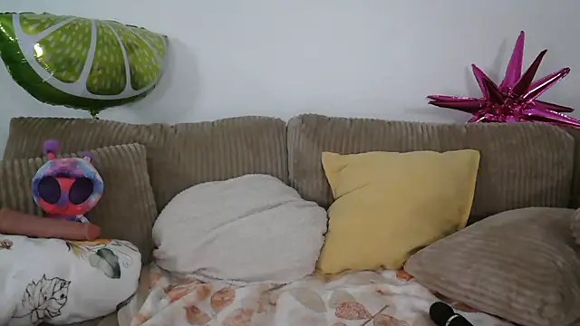 Snapshot of VegasDani chatting on October 6, 7:31 am VegasDani online show from October 6, 7:31 am