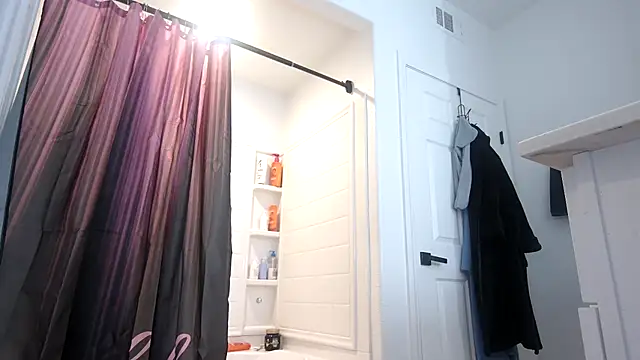 QueenLolaX online show from February 11, 12:32 am