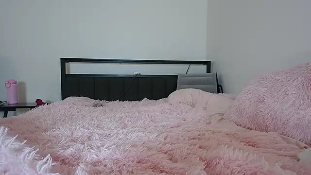 QueenLolaX online show from April 8, 5:42 am