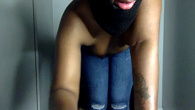 Snapshot of Africanbootie chatting on March 18, 8:50 am Africanbootie online show from March 18, 8:50 am