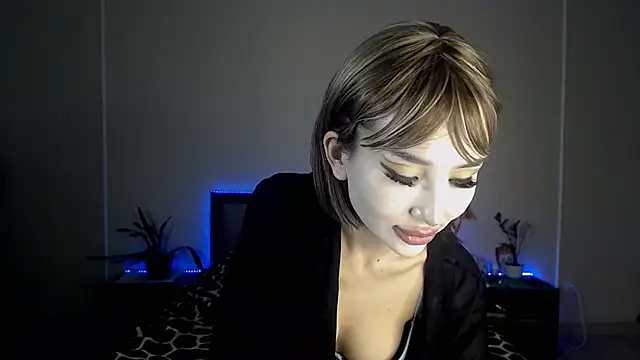 Snapshot of Izalimka chatting on March 11, 6:19 am Izalimka online show from March 11, 6:19 am