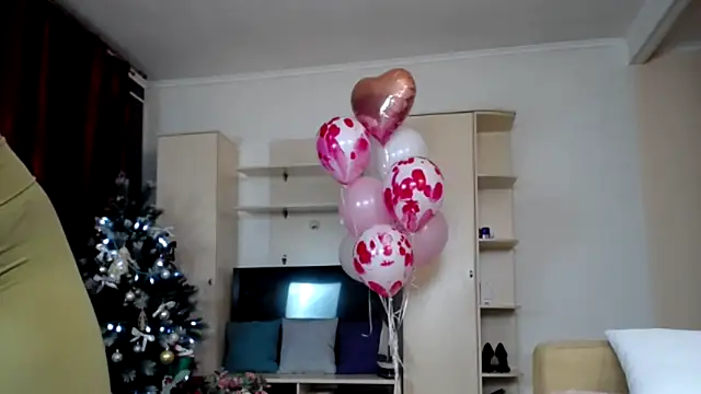 Snapshot of AlmaSquirt chatting on December 14, 6:46 am AlmaSquirt online show from December 14, 6:46 am