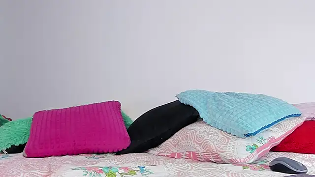 Snapshot of msschloee_ chatting on February 23, 10:20 pm msschloee online show from February 23, 10:20 pm