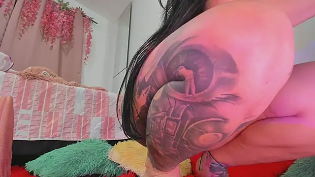 Snapshot of msschloee_ chatting on October 23, 11:58 pm msschloee online show from October 23, 11:58 pm