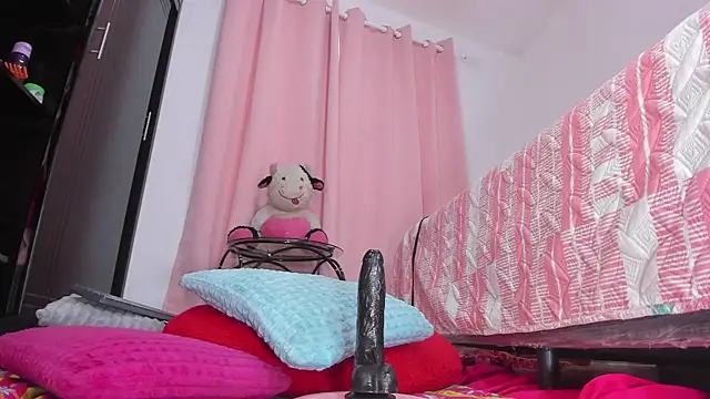 Snapshot of msschloee_ chatting on February 18, 10:25 pm msschloee online show from February 18, 10:25 pm