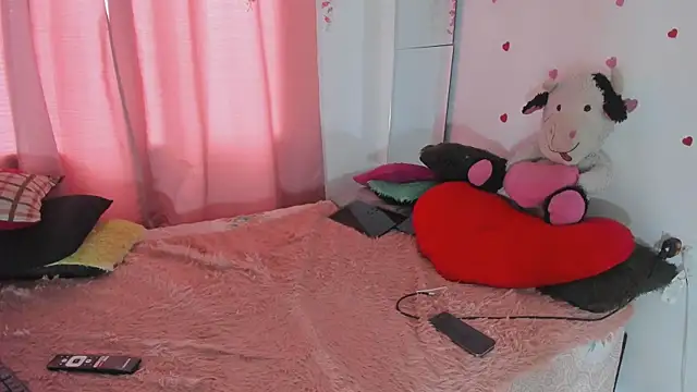 Snapshot of msschloee_ chatting on February 5, 10:16 pm msschloee online show from February 5, 10:16 pm