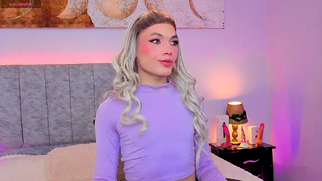 Megan Do Santos online show from October 24, 3:55 pm