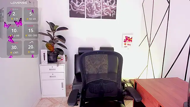 Megan Do Santos online show from November 4, 4:00 pm