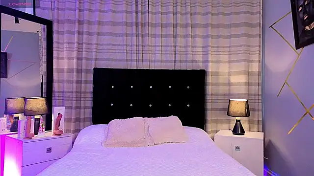 Megan Do Santos online show from December 3, 8:19 pm