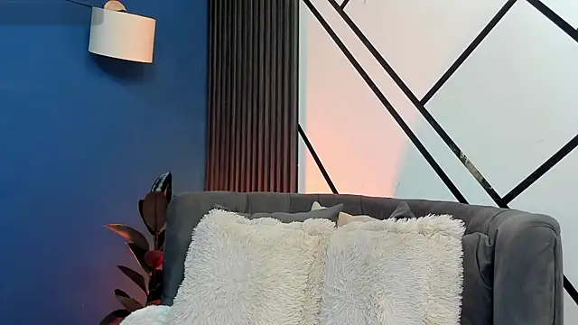 Megan Do Santos online show from October 17, 8:43 pm