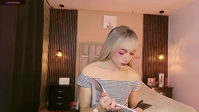 Megan Do Santos online show from January 15, 2:42 pm