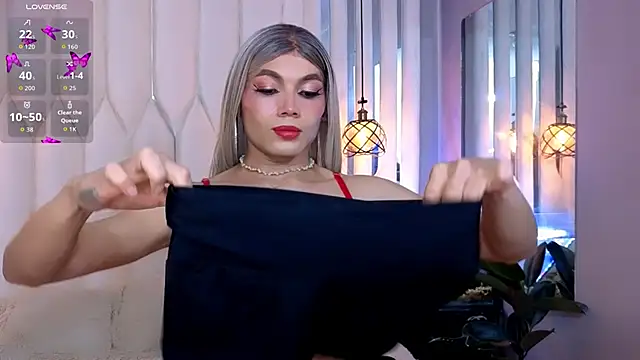 Megan Do Santos online show from April 11, 8:23 pm