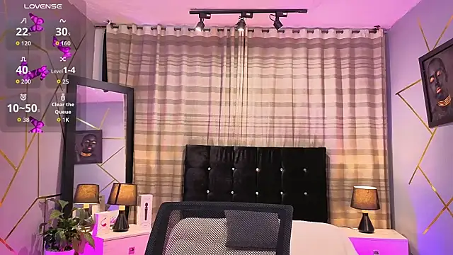 Megan Do Santos online show from November 6, 8:46 pm