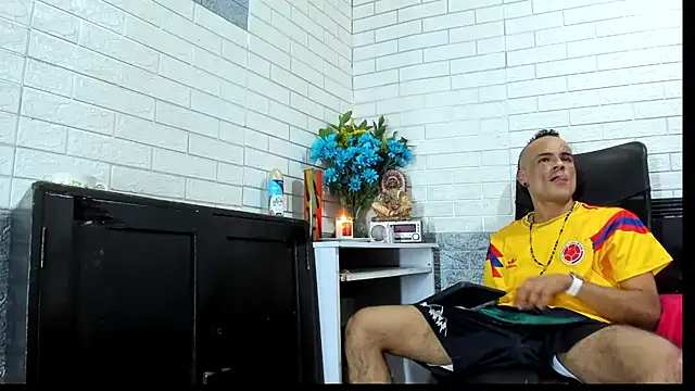 Snapshot of GeorgeZarrate chatting on June 27, 7:20 pm GeorgeZarrate online show from June 27, 7:20 pm