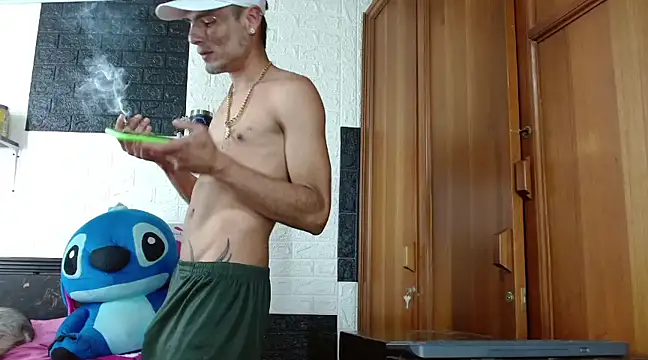 Snapshot of GeorgeZarrate chatting on February 18, 10:47 pm GeorgeZarrate online show from February 18, 10:47 pm