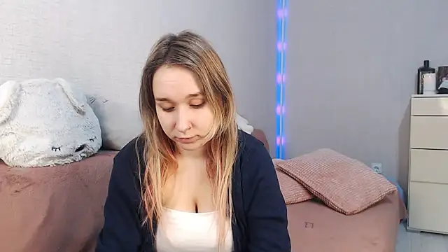 lovely hayley online show from February 2, 9:36 pm