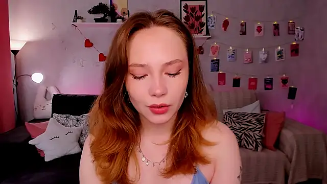 Snapshot of LanaBlu_ chatting on June 20, 3:33 am LanaBlu online show from June 20, 3:33 am