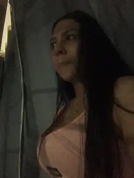 Snapshot of bellinii07 chatting on February 13, 3:18 am bellinii07 online show from February 13, 3:18 am