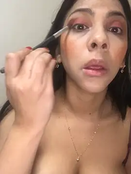 Snapshot of bellinii07 chatting on December 19, 1:28 am bellinii07 online show from December 19, 1:28 am