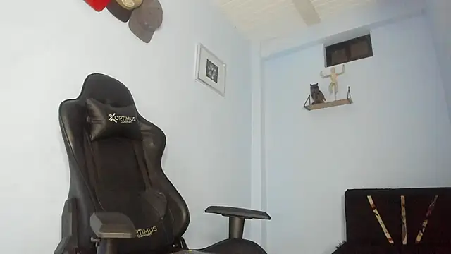 Snapshot of _Poseidon1_ chatting on November 14, 4:49 am Poseidon1 online show from November 14, 4:49 am